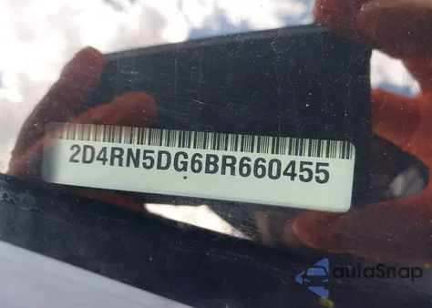 2011 Dodge Grand Caravan Crew from USA, damaged, VIN 2D4RN5DG6BR660455